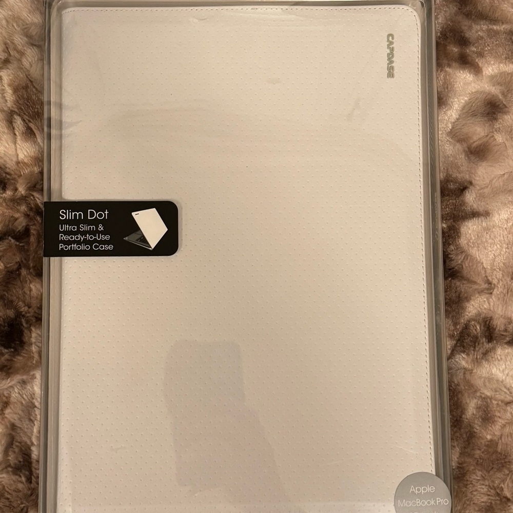 White Portfolio Case for Apple MacBook Pro